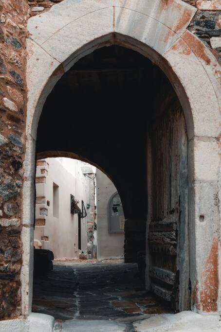 Castlevania- Traditional House In The Castle Naxos City Exteriör bild